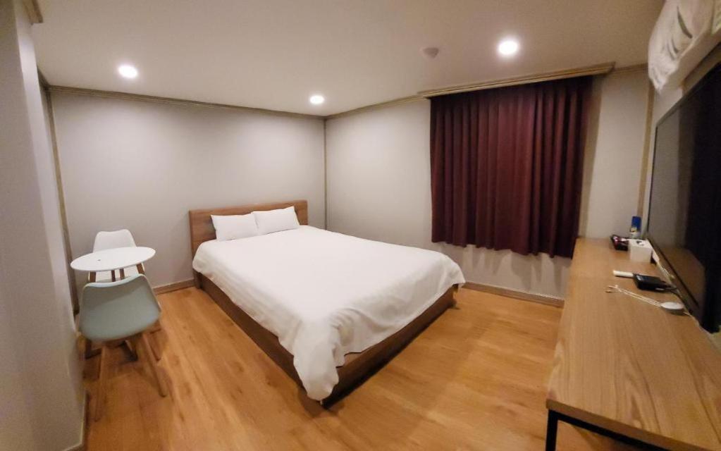 Emerald Ace Hotel Чечжу Екстер'єр фото