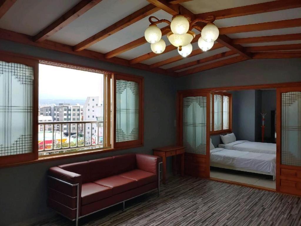 Emerald Ace Hotel Чечжу Екстер'єр фото