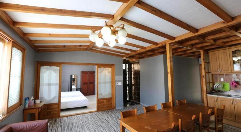 Emerald Ace Hotel Чечжу Екстер'єр фото
