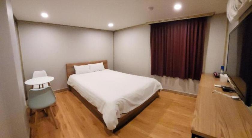 Emerald Ace Hotel Чечжу Екстер'єр фото